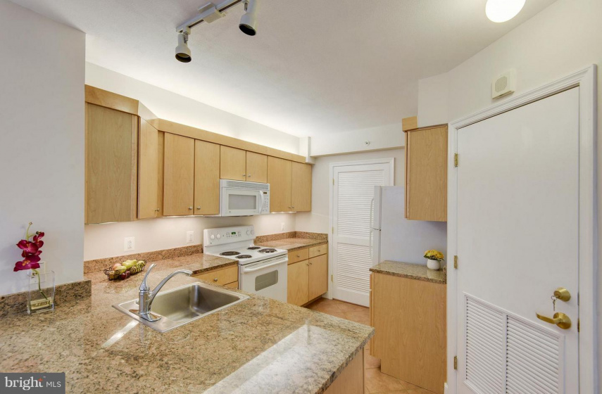 616 E STREET, WASHINGTON, DC 20004, 1 Bedroom Bedrooms, ,1 BathroomBathrooms,Residential,Sold,DCDC100550