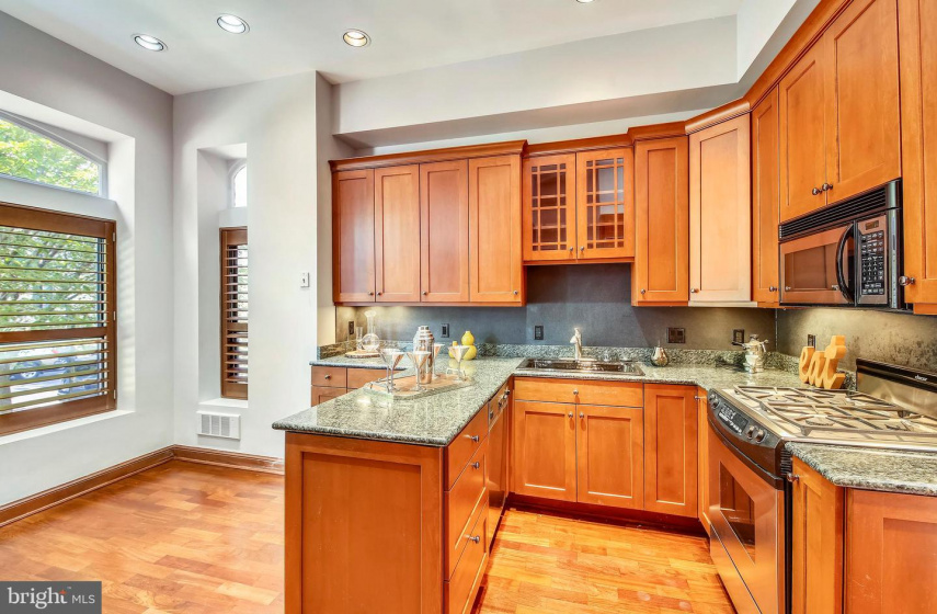 1001 NEW HAMPSHIRE AVENUE, WASHINGTON, DC 20037, 3 Bedrooms Bedrooms, ,4 BathroomsBathrooms,Residential,Sold,DCDC434822