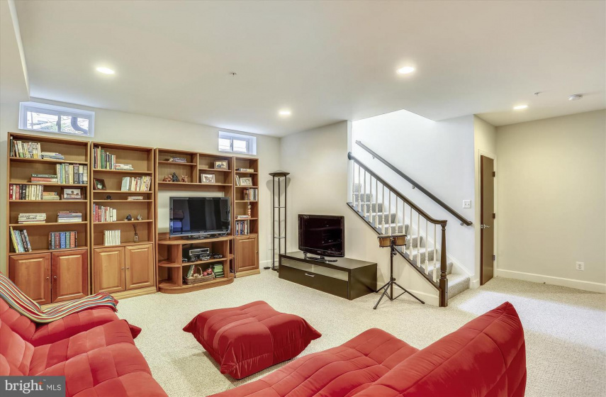 6000 MAIDEN LANE, BETHESDA, MD 20817, 7 Bedrooms Bedrooms, ,5 BathroomsBathrooms,Residential,Sold,MDMC678306