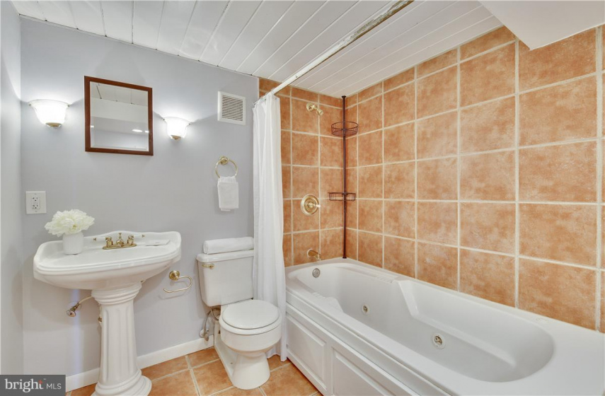 629 CONSTITUTION AVENUE, WASHINGTON, DC 20002, 1 Bedroom Bedrooms, ,2 BathroomsBathrooms,Residential,Sold,1000209078