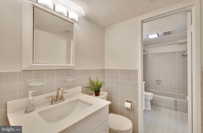 4201 CATHEDRAL AVENUE, WASHINGTON, DC 20016, 2 Bedrooms Bedrooms, ,1 BathroomBathrooms,Residential,Sold,1000341304