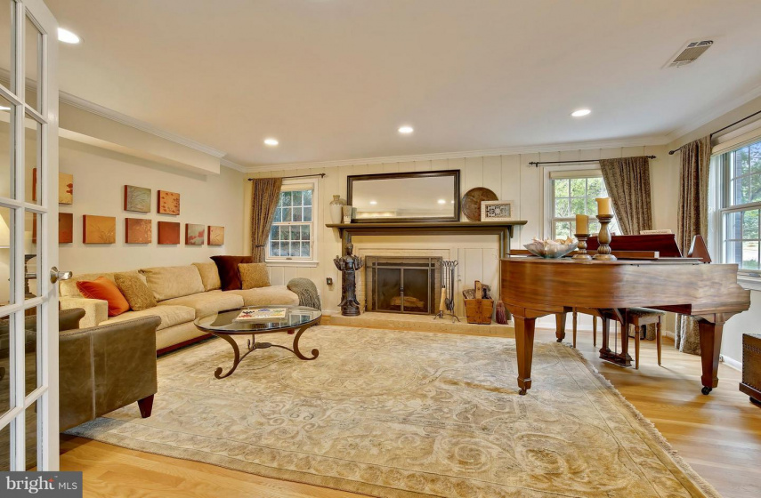 5725 TANGLEWOOD DRIVE, BETHESDA, MD 20817, 5 Bedrooms Bedrooms, ,5 BathroomsBathrooms,Residential,Sold,1001937902